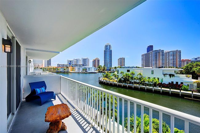 APT-305 - 137 Golden Isles Dr, Condo with 2 bedrooms, 2 bathrooms and null parking in Hallandale Beach FL | Image 19