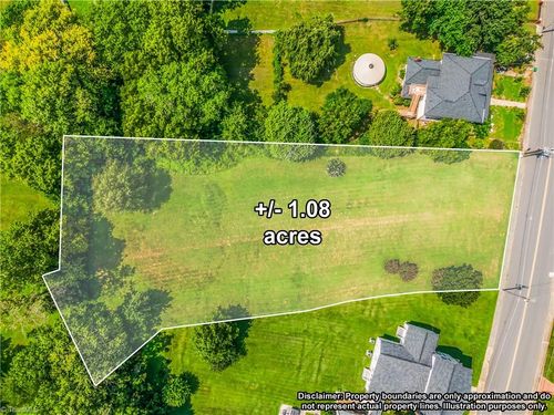 528 W Main St, Pilot Mountain, NC, 27041-9315 | Card Image