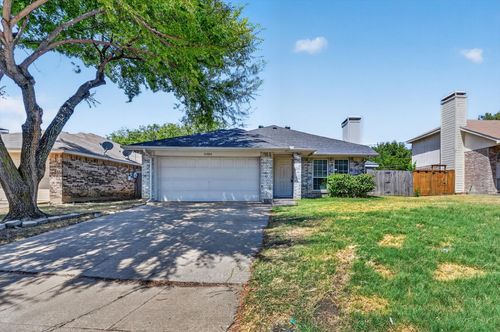 5204 Cornvalley Dr, Arlington, TX, 76017-6216 | Card Image