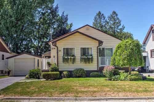 326 12th Ave, Hanover, ON, N4N2T2 | Card Image