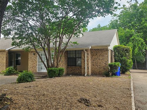200 E Denton Dr, Euless, TX, 76039-3441 | Card Image
