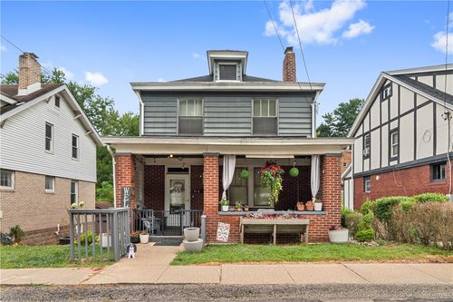 916 Baldwin St, Castle Shannon, PA, 15234-1610 | Card Image