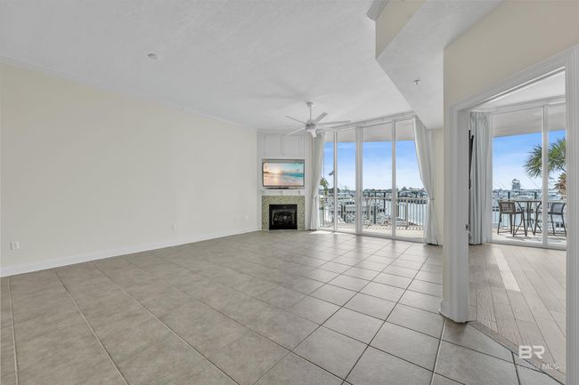 Living Room | Image 23