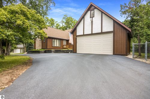 7486 Western Rd, Charlevoix, MI, 49720-1907 | Card Image