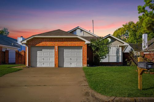 9306 Corner Oaks Ln, Houston, TX, 77036-8602 | Card Image