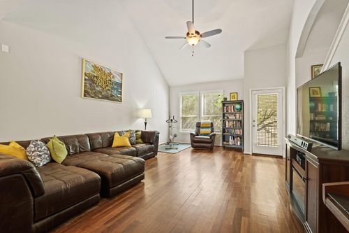 2911 Clay St, Houston, TX, 77003-4623 | Card Image