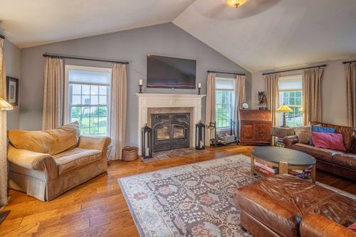 32 Wildewood Ln, Dover, NH, 03820-6050 | Card Image