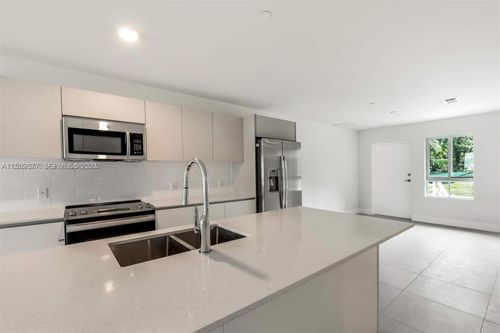 1103-2561 Ne 193rd St, Miami, FL, 33180-3467 | Card Image