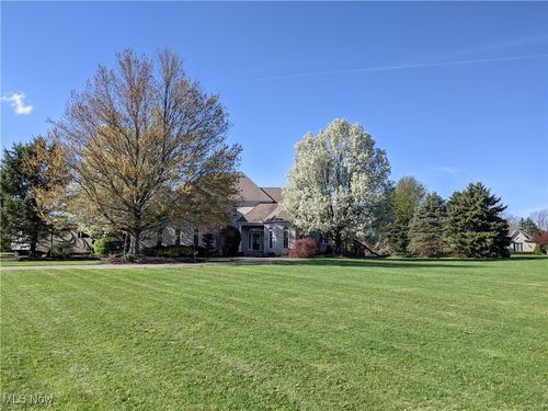 23926 W Rim Dr, Columbia Station, OH, 44028-8917 | Card Image