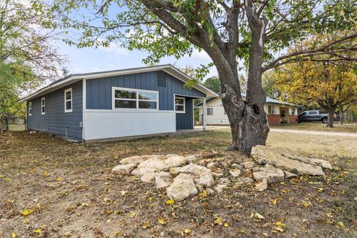 212 E 2nd St, Coleman, TX, 76834-5514 | Card Image