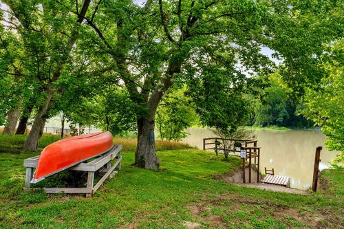 235 El Camino River Rd, Bastrop, TX, 78602-4220 | Card Image