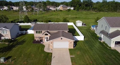1115 Lakeside Dr, Hobart, IN, 46342 | Card Image