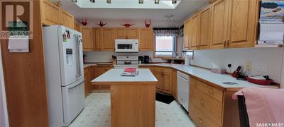 211 2nd Ave E, House other with 4 bedrooms, 4 bathrooms and null parking in Unity SK | Image 2