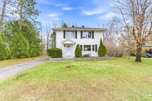 30 Laurier Ave, Deep River, ON, K0J1P0 | Card Image
