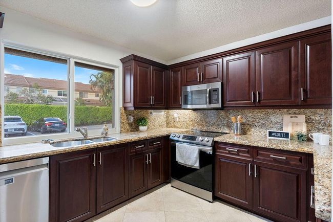 6798 Via Regina, Condo with 3 bedrooms, 3 bathrooms and null parking in Boca Raton FL | Image 8