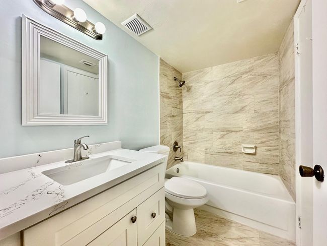 APT-818 - 9833 Westview Dr, Condo with 2 bedrooms, 2 bathrooms and null parking in Coral Springs FL | Image 23