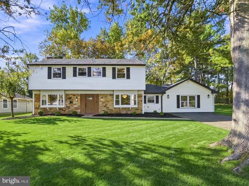 15 Eagle Ln, Willingboro, NJ, 08046-2401 | Card Image