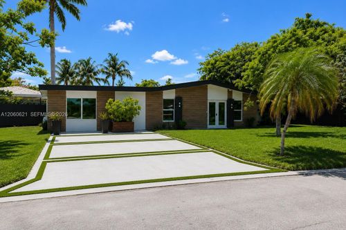 2416 Ne 19th Ter, Wilton Manors, FL, 33305-1512 | Card Image