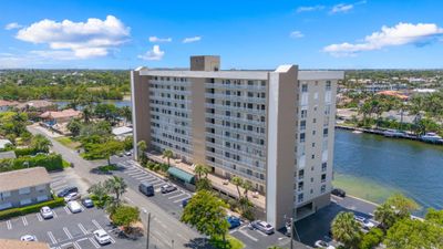 301 - 2611 N Riverside Dr, Condo with 2 bedrooms, 2 bathrooms and null parking in Pompano Beach FL | Image 3