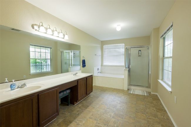 Spacious Master Bathroom | Image 11