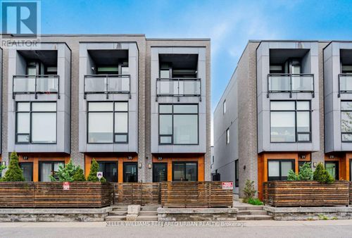 33 Achtman Lane, Toronto, ON, M6G4C5 | Card Image