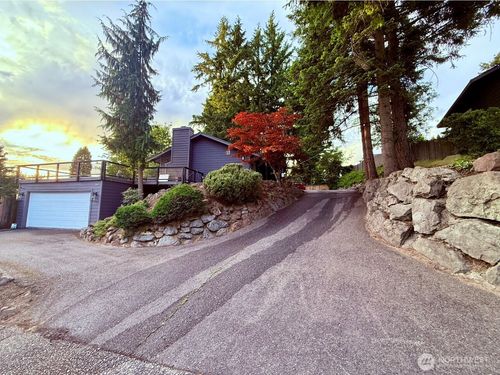 2000 Ne 27th St, Renton, WA, 98056-2239 | Card Image