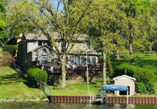 4713 E Lake Shore Dr, Wonder Lake, IL, 60097-9793 | Card Image