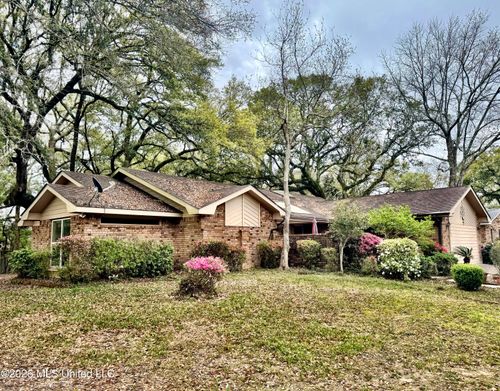7739 Manini Way, Diamondhead, MS, 39525-3673 | Card Image