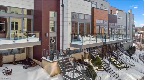 3 Clifton Pointe, Lakewood, OH, 44107-3194 | Card Image