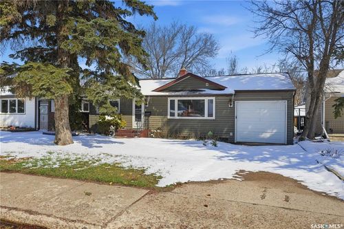 806 Vaughan Street, Moose Jaw, SK, S6H5N7 | Card Image