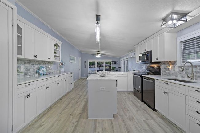 737 Lake Shore Dr, House other with 3 bedrooms, 2 bathrooms and 2 parking in Trinity TX | Image 18