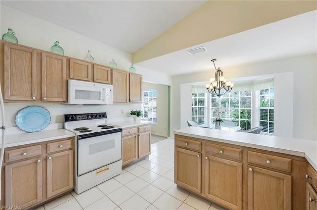 APT-201 - 736 Wiggins Lake Dr, Condo with 2 bedrooms, 2 bathrooms and 1 parking in NAPLES FL | Image 8