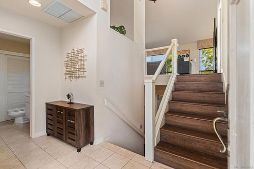 6667 La Jolla Scenic Dr S, La Jolla, CA, 92037-5735 | Card Image