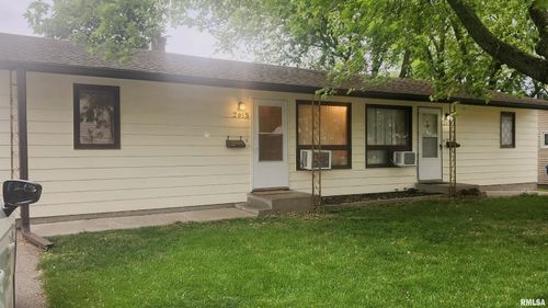 2-2613-2615 Magnolia Dr, Bettendorf, IA, 52722-2922 | Card Image