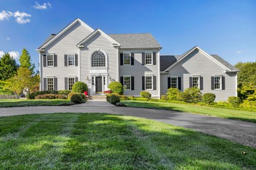 9 Lantern Hill Ln, Guilford, CT, 06437-2066 | Card Image