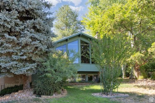9002 S Meadowlark Cir, Sandy, UT, 84093-2560 | Card Image