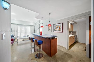 L-103 - 6917 Collins Ave, Condo with 1 bedrooms, 1 bathrooms and null parking in Miami Beach FL | Image 1