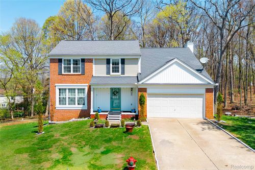 425 Thornridge Ct, Rochester Hills, MI, 48307-2850 | Card Image
