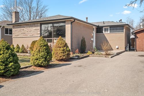216 Folkstone Cres, Brampton, ON, L6T3N6 | Card Image