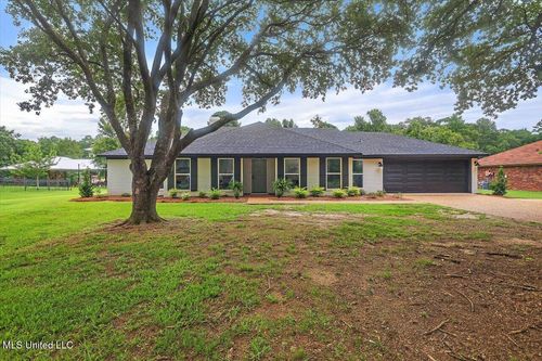 310 Lakeside Dr, Brandon, MS, 39047-6139 | Card Image