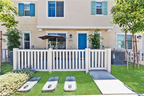 963 W Clover Ave, Rialto, CA, 92376-4868 | Card Image