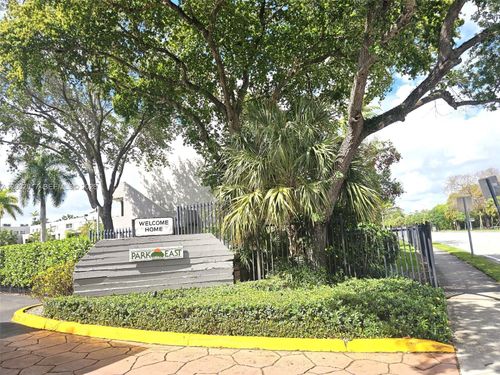 d216-40 Nw 87th Ave, Miami, FL, 33172-7003 | Card Image