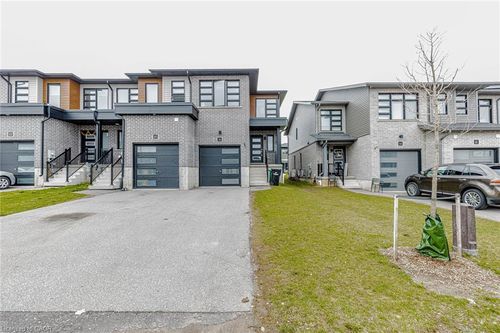 18 Wilkinson Ave, Cambridge, ON, N1S0C5 | Card Image