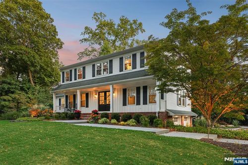 386 Brownstone Ct, Wyckoff, NJ, 07481-2430 | Card Image