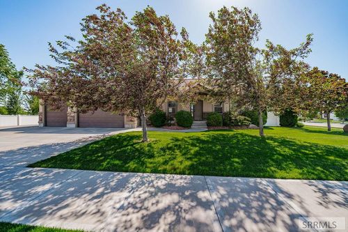 140 Casa Dr, Idaho Falls, ID, 83404-4916 | Card Image
