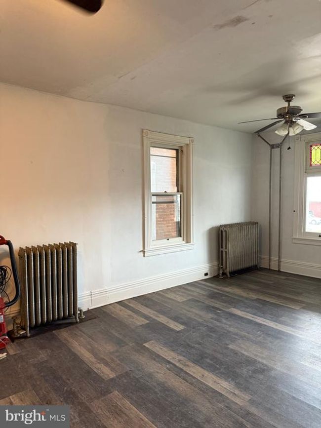 335 W Walnut St, Townhouse with 5 bedrooms, 2 bathrooms and null parking in Kutztown PA | Image 5