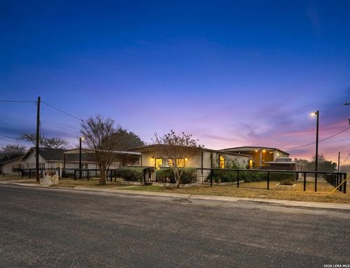 106 E South Line St, Karnes City, TX, 78118-3614 | Card Image