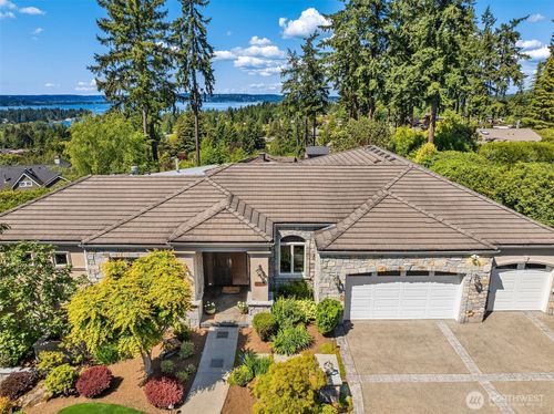 9234 Ne 25th St, Clyde Hill, WA, 98004-2134 | Card Image