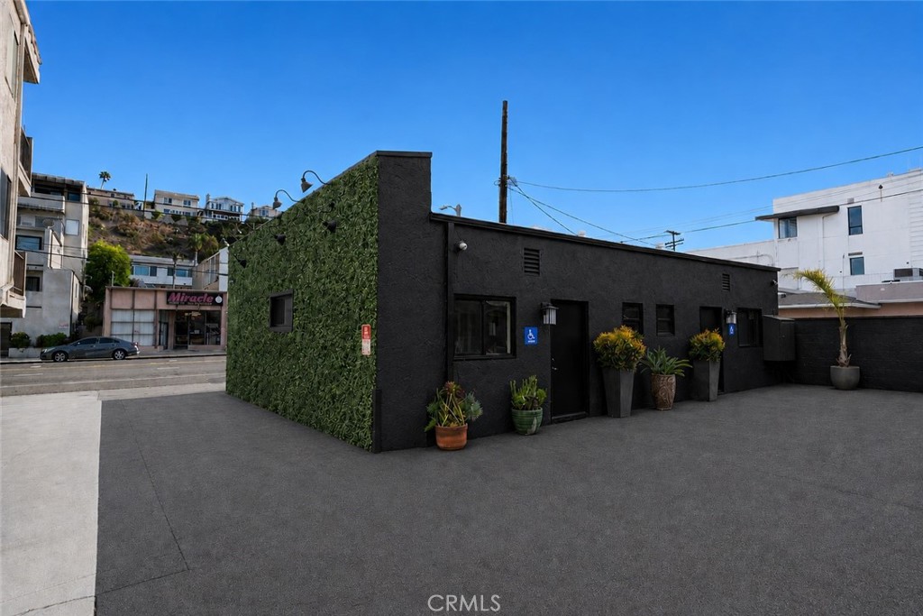 Commercial Lease in Playa Del Rey 2