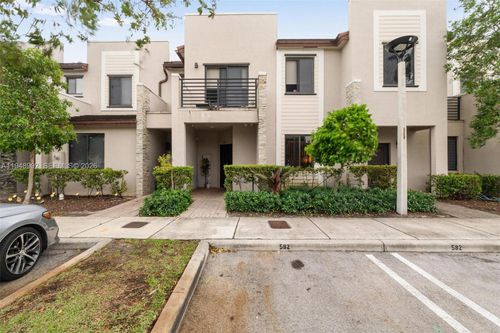 582 Ne 207th St, Miami, FL, 33179 | Card Image